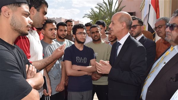 رئيس جامعة بني سويف يتفقد المدن الجامعية ويستمع لشكاوي الطلاب