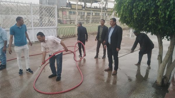 رئيس مركز ومدينة المنيا يتابع أعمال النظافة والتجميل بكورنيش النيل