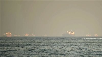 رصدتها الاستخبارات وحطمتها القذائف.. القصة الكاملة لاحتجاز السفينة الإيرانية