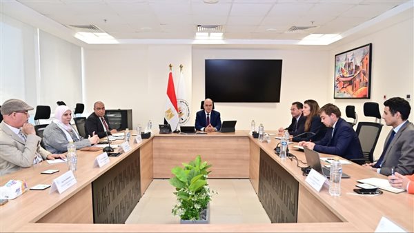 رقمنة محطات الرفع وتطوير مصلحة الميكانيكا.. تفاصيل لقاء وزير الري مع السفير الفرنسي بالقاهرة
