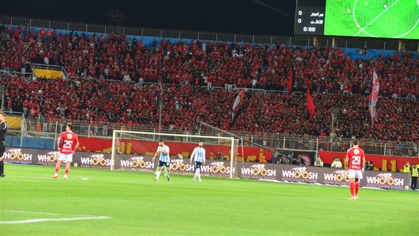 “روح يا بيبو” تهز مدرجات الأهلي عقب السقوط أمام بيراميدز (فيديو)