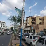 زحام مروري خانق يضرب المنفذ الشرقي لتعز.. آلاف المسافرين عالقون في طوابير ”الحوبان”