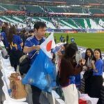 سر تنظيف جماهير اليابان للمدرجات بعد المباريات.. عادة تربوية وثقافة لا تزعج الآخرين