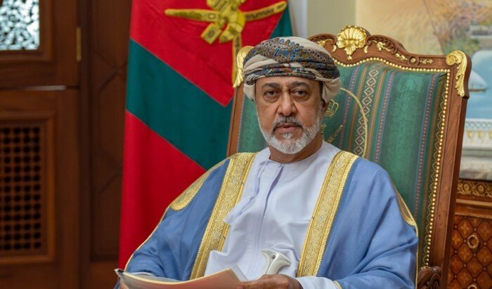 سلطان عمان يبحث مع وزير الخارجية الإيراني مُستجدّات الأوضاع وجهود الوساطة