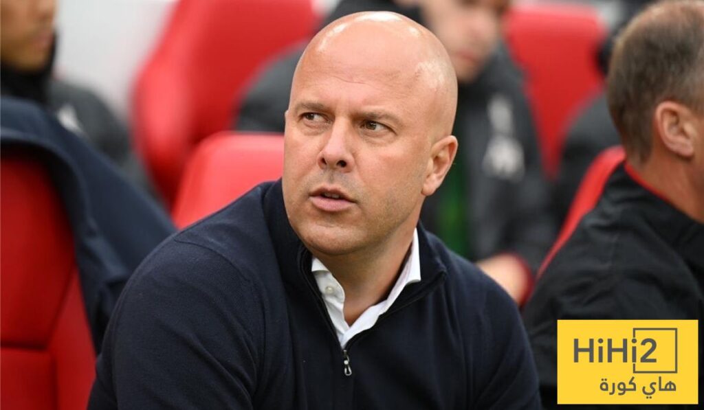 سلوت يدخل سباق الأفضل في أبريل بالدوري الإنجليزي