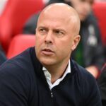 سلوت يدخل سباق الأفضل في أبريل بالدوري الإنجليزي