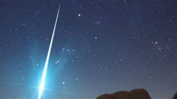 سماء أبريل 2026 تتألق.. هلال ذي القعدة ومذنب بان ستارز وزخة القيثاريات