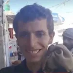 شاهد.. شاب يمني يروي تفاصيل عودته من الموت والرعب الذي أصاب المشيعين أثناء دفنه (فيديو)