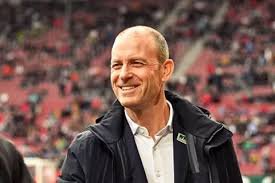 شريف في الهجوم.. تشكيل الأهلي أمام بيراميدز