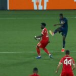 صحفي ينتقد حكم قمة باريس وبايرن ميونخ