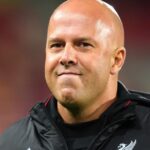 صدمة لجمهور ليفربول.. سلوت مستمر!