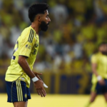 صور – لمسة يد بوشال تشعل الجدل في مباراة النصر والأهلي