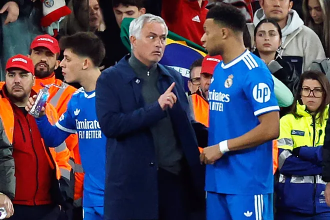 صورة تكشف موقف كيليان مبابي من عودة مورينيو