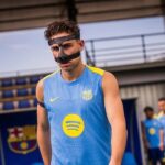 صورة: فيرمين لوبيز ثالث لاعب يرتدي قناع مع برشلونة