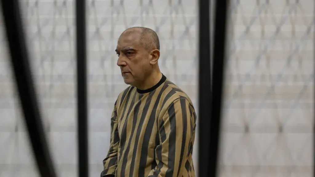 صيحات التكبير تهز دمشق في مشهد تاريخي.. بدء محاكمة علنية للمجرم ”نجيب عاطف” ابن خالة بشار الأسد وأبرز معاونيه