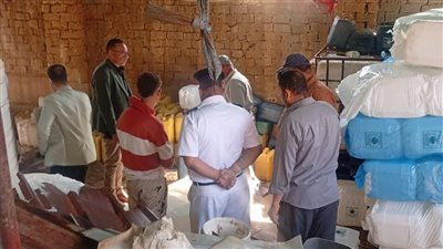 ضبط 15 طن أسمدة زراعية سائلة مجهولة المصدر بكيان مخالف لتعبئة المخصبات الزراعية بالمنوفية