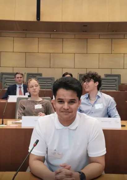 طالب يمني ينتزع المركز الأول في مسابقة المناظرات الألمانية