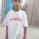 طفل يُقدّر عمره بـ5 سنوات يُعثر عليه وحيداً في عدن.. و«الأمن» يستنفر للبحث عن ذويه