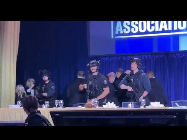 طلقات نارية تهز واشنطن.. والخدمة السرية تُخرج ترامب من حفل رسمي (فيديو)