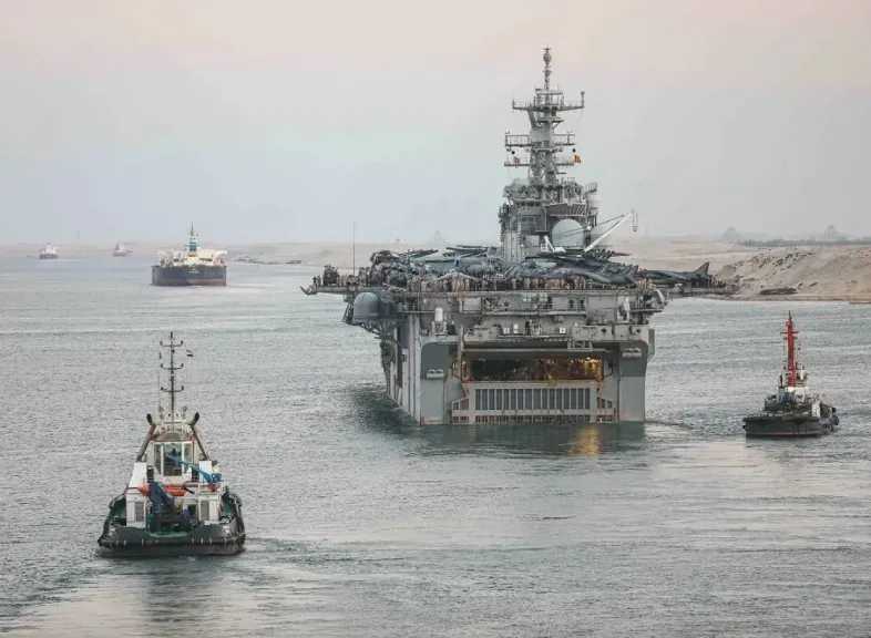 عاجل.. البحرية الأمريكية تسيطر على سفينة شحن إيرانية حاولت اختراق الحصار البحري