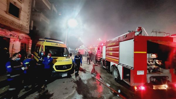 عاجل.. الدفع بـ8 سيارات إطفاء لإخماد حريق داخل مخزن أخشاب بمؤسسة الزكاة