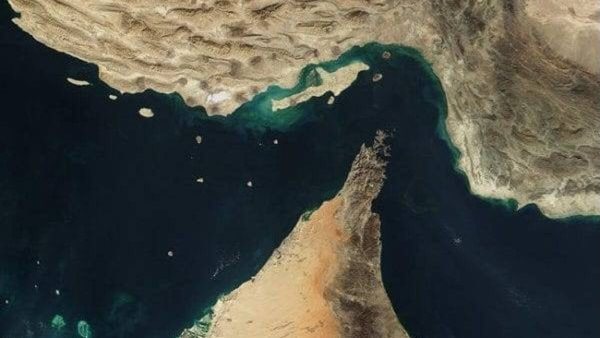 عبور محدود لـ8 سفن في مضيق هرمز وسط توترات متصاعدة