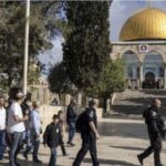 عشرات المستعمرين يقتحمون المسجد الأقصى بحماية مشددة من قوات الاحتلال الإسرائيلي
