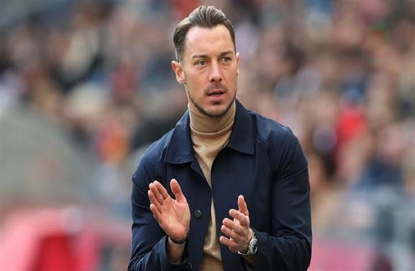 فريق سعودي يخطط لخطف مدرب أهلي جدة.. ما القصة؟