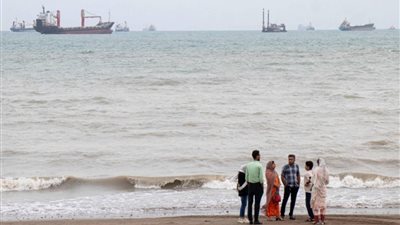 في رحلة غامضة ومثيرة.. يخت ملياردير روسي يكسر حصار مضيق هرمز