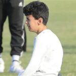 في نوبة بكاء حاد.. نجل مدرب شباب سمنود يشارك والده الحزن علي ضياع الصعود للقسم الثالث