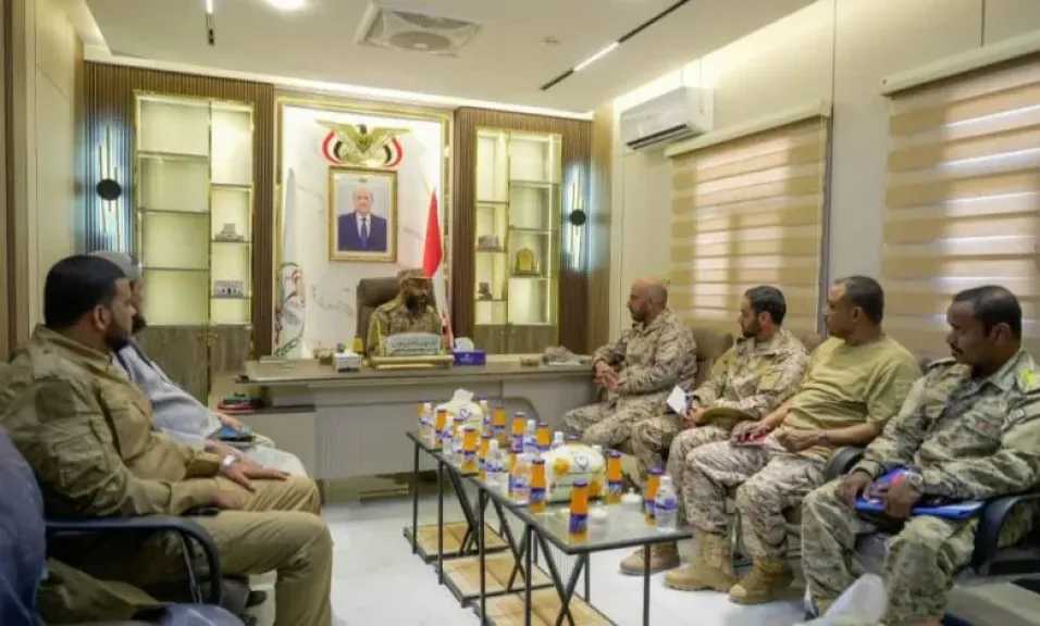 قائد المنطقة العسكرية الأولى بحضرموت ‘‘فهد بامؤمن’’ يستقبل قائد قوات التحالف