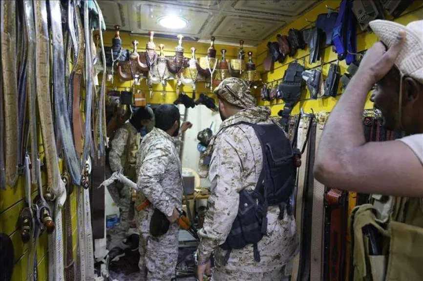 قوات درع الوطن تغلق المحلات وتصادر الأسلحة في حضرموت.. ماذا يحدث هناك؟ تفاصيل الحملة الكبرى.