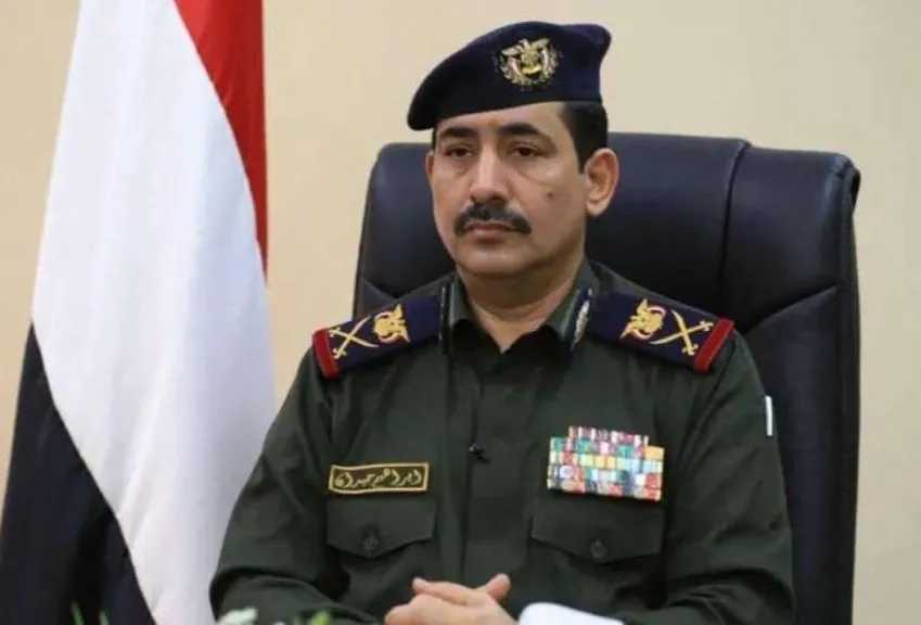 كاتب صحفي يكشف ”سجوناً سرية” ويهاجم وزير الداخلية بعدن: ”لا يملك قرار تغيير شرطي”!