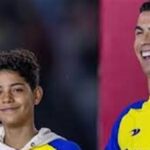 كريستيانو جونيور يقترب من اللعب بجوار والده