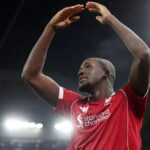 كوناتي يقترب من تجديد عقده مع ليفربول