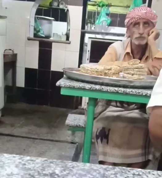 كيف سيعيش بـ 500 ريال؟!.. قصة ”الجد” البائع في تعز صدمت الجميع