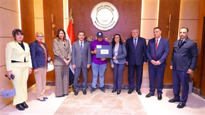 لأول مرة في جامعة عين شمس.. توزيع 50 «لاب توب ناطق» لطلاب الإعاقة البصرية