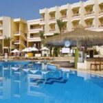 لا يجوز منع المرأة من الإقامة بمفردها