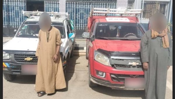 لاختصار الطريق.. ضبط سيارتين تسيران عكس الاتجاه بأسيوط