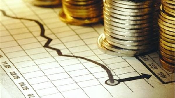 لماذا رفعت البنوك الحكومية الفائدة على شهادات الاستثمار ؟.. اقتصادي يجيب