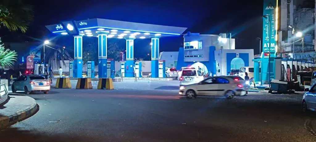 لو لم يتحسن الريال لكانت كارثة.. حقيقة ارتفاع اسعار المشتقات في عدن والسيناريو المخيف!