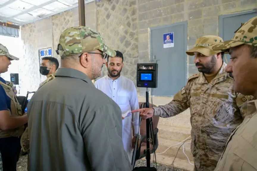 ماذا قال طارق صالح خلال قيام لجنة سعودية بحصر قواته بالساحل الغربي بنظام ”البصمة الحيوية”؟