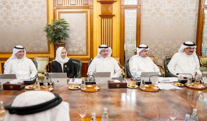 مجلس الوزراء الكويتي يقرر عودة الدراسة الحضورية لطلبة المرحلة الثانوية ورفع نسب العمل إلى 100%