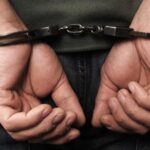 محاضر وهمية.. القبض على عاطل انتحل صفة موظف للنصب على أصحاب المحلات بالهرم