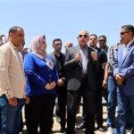 محافظ الإسماعيلية يتفقد محاور مرورية ومواقع خدمية بالقصاصين ويوجه بحلول عاجلة لتحسين الطرق والبنية التحتية
