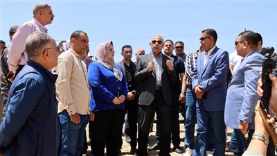 محافظ الإسماعيلية يتفقد محاور مرورية ومواقع خدمية بالقصاصين ويوجه بحلول عاجلة لتحسين الطرق والبنية التحتية