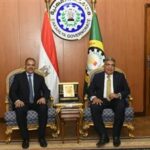 محافظ الدقهلية يستقبل محافظ الشرقية على هامش مؤتمر وحدات الكلى بالمنصورة