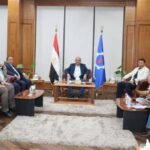 محافظ السويس يبحث مع النواب والشيوخ خطط التنمية وخدمات المواطنين
