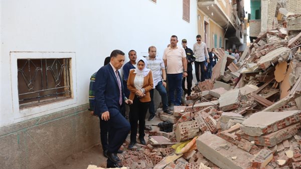 محافظ القليوبية يتفقد موقع انهيار منزل بكفر الحمام ويوجه بفحص المباني المجاورة