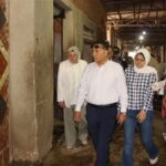 محافظ القليوبية يوجه باستكمال تطوير سوق المنيل ويتفقد شارع الخمسين